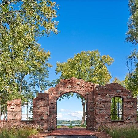 Hutton Brickyards Riverfront Hotel & Venue Кингстън Екстериор снимка