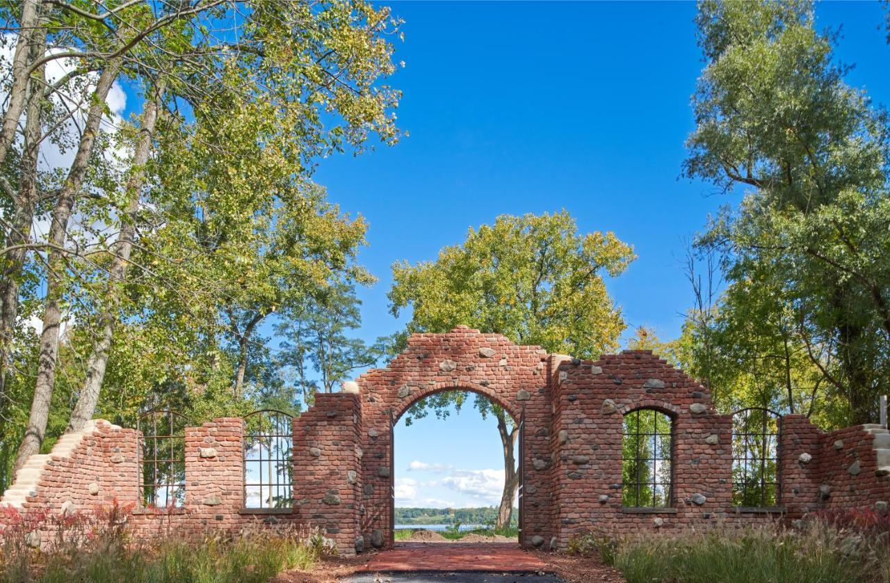Hutton Brickyards Riverfront Hotel & Venue Кингстън Екстериор снимка