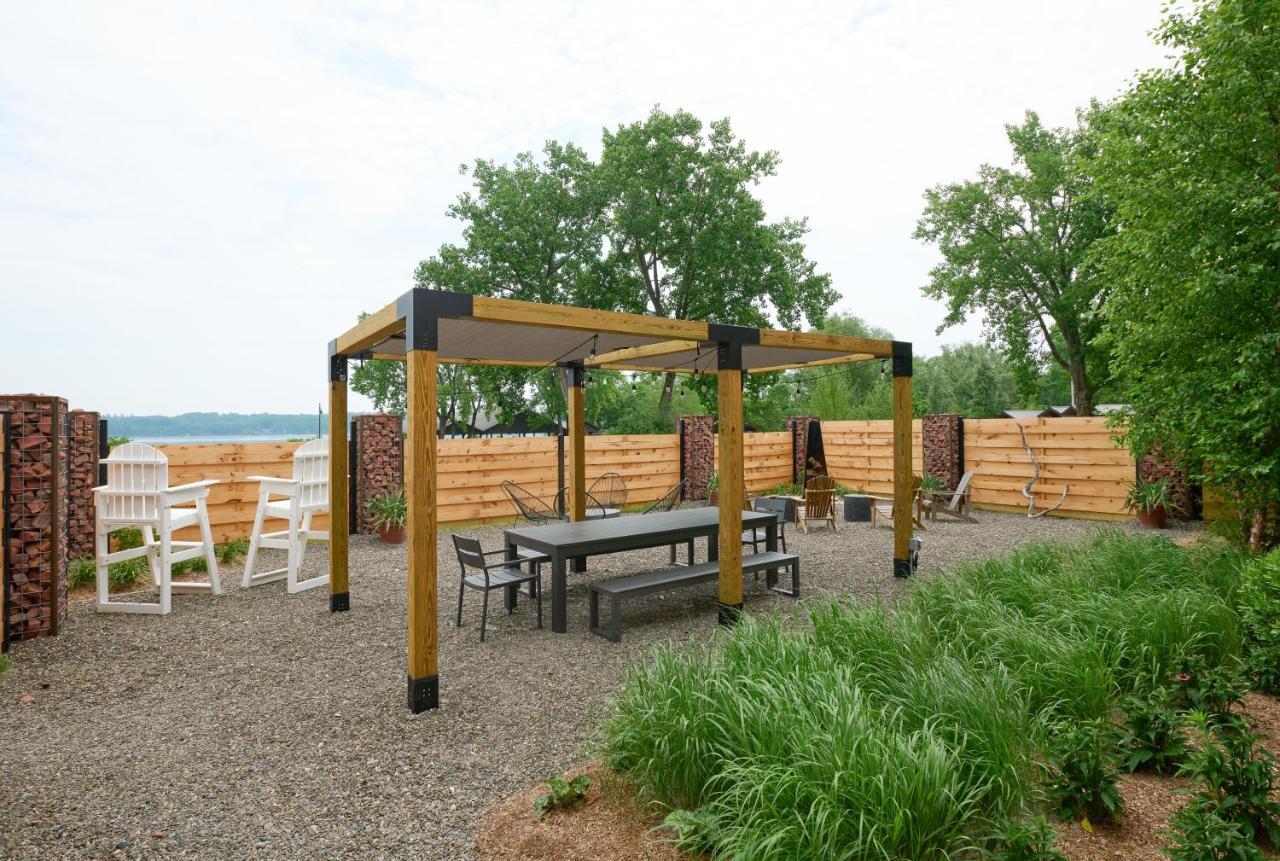 Hutton Brickyards Riverfront Hotel & Venue Кингстън Екстериор снимка